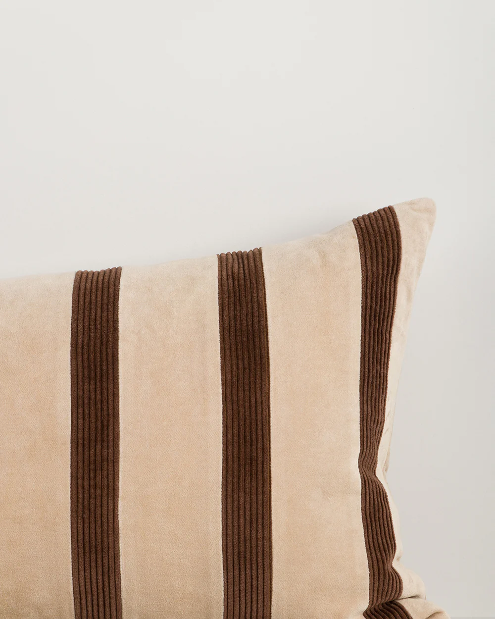 Huxley Natural/Chocolate Cushion - Image 6
