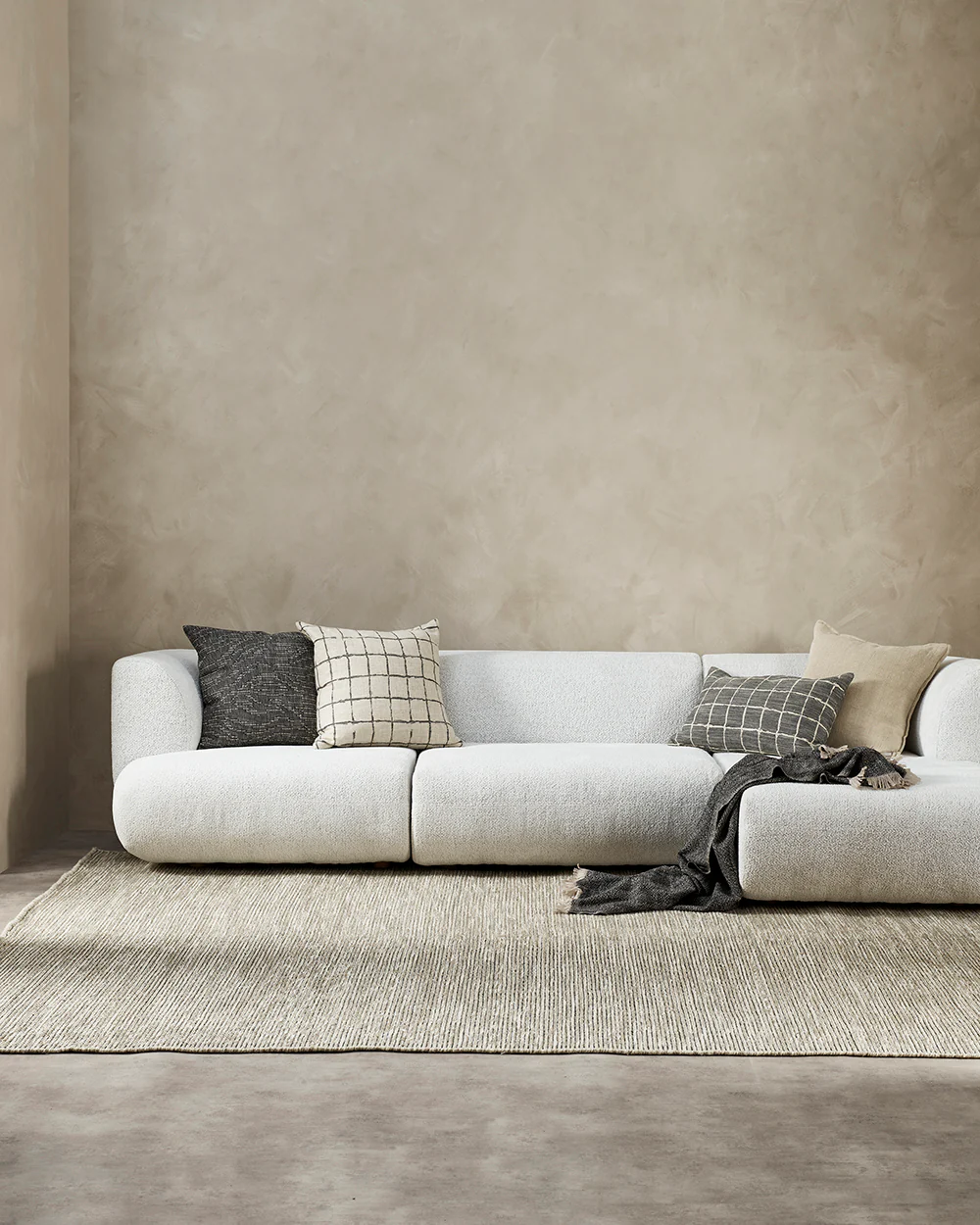 Johnson Black Cushion - Image 6
